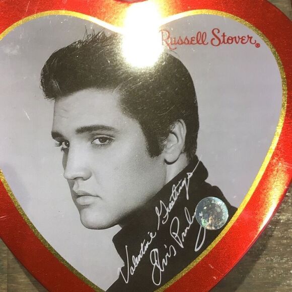 Set of four Elvis Presley collector valentine towns from Russell Stover - Picture 5 of 6